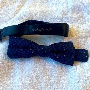 Bow tie